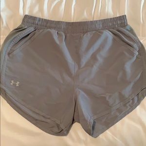 Gray under armor work out shorts w/ pockets!